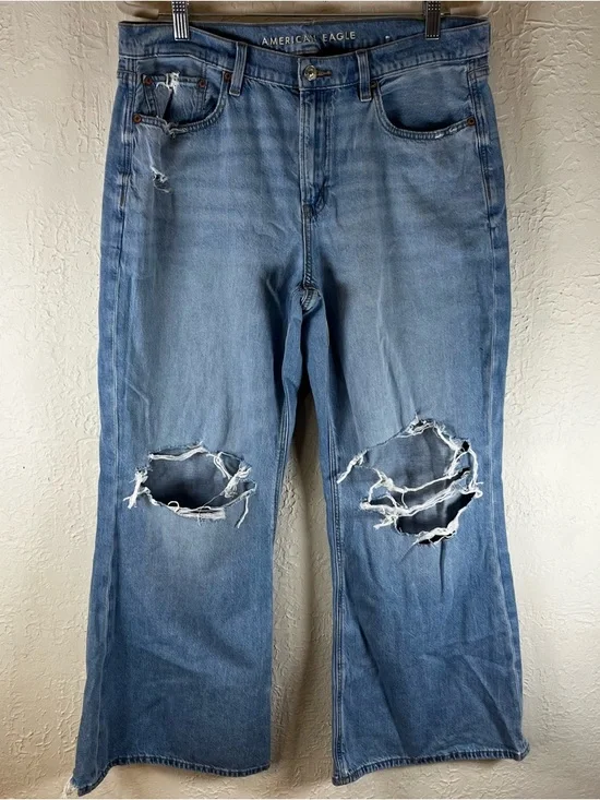 American Eagle Dreamy Drape Low Rise Flare Leg Jeans in Blue - Picture 2 of 14